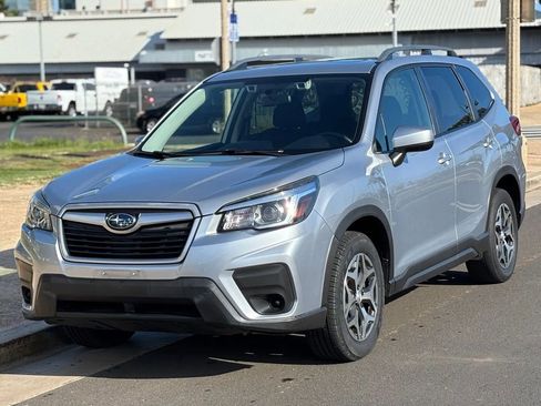 Used 2020 Subaru Forester Premium image 1