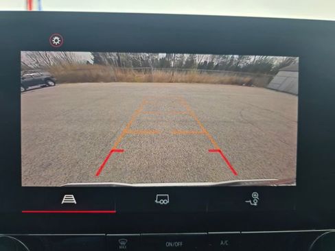 Used 2023 GMC Canyon Elevation image 18