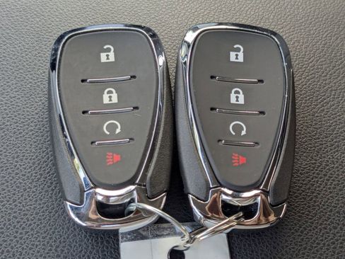 Used 2025 Chevrolet Trax LT image 32