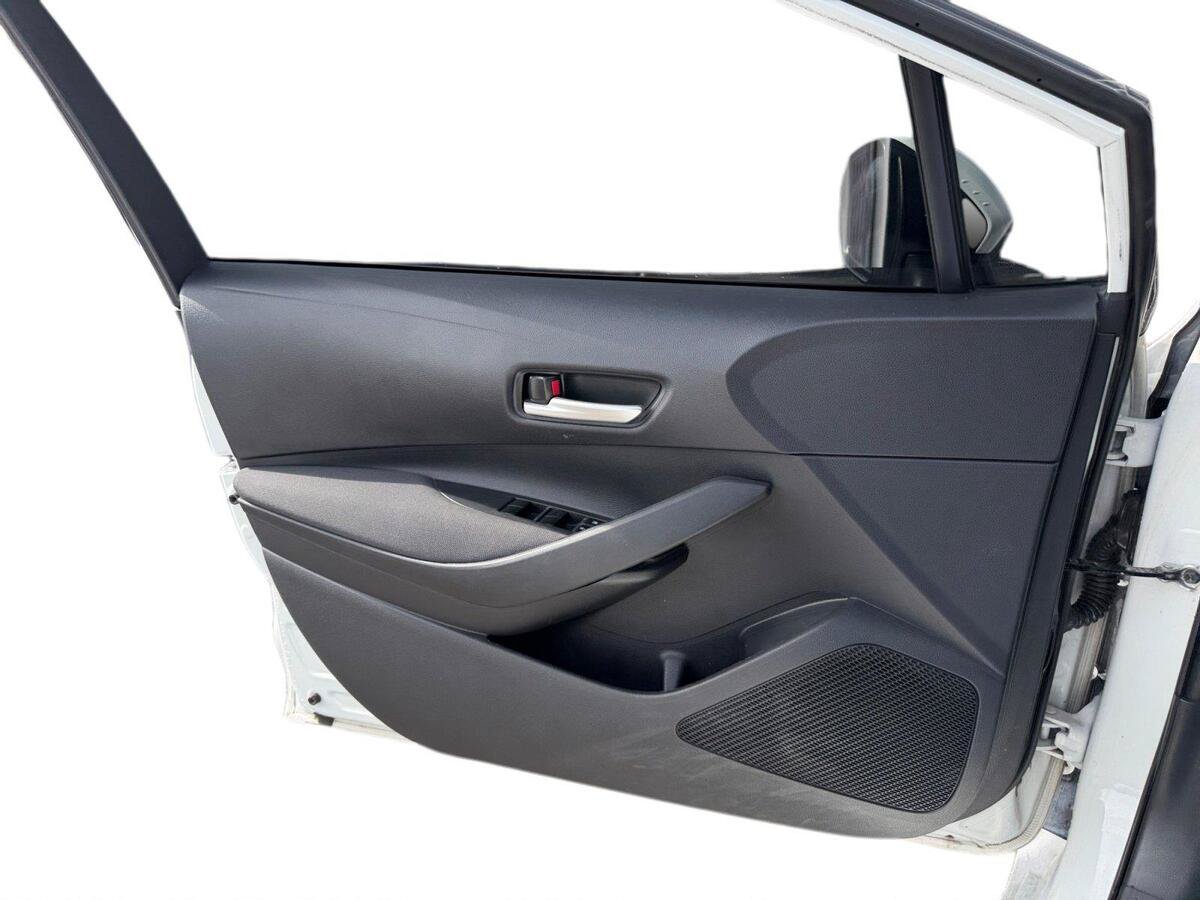 Used 2021 Toyota Corolla LE FWD image 18