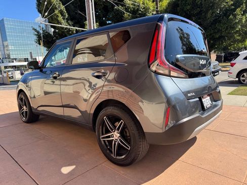 Used 2023 Kia Soul LX FWD image 5