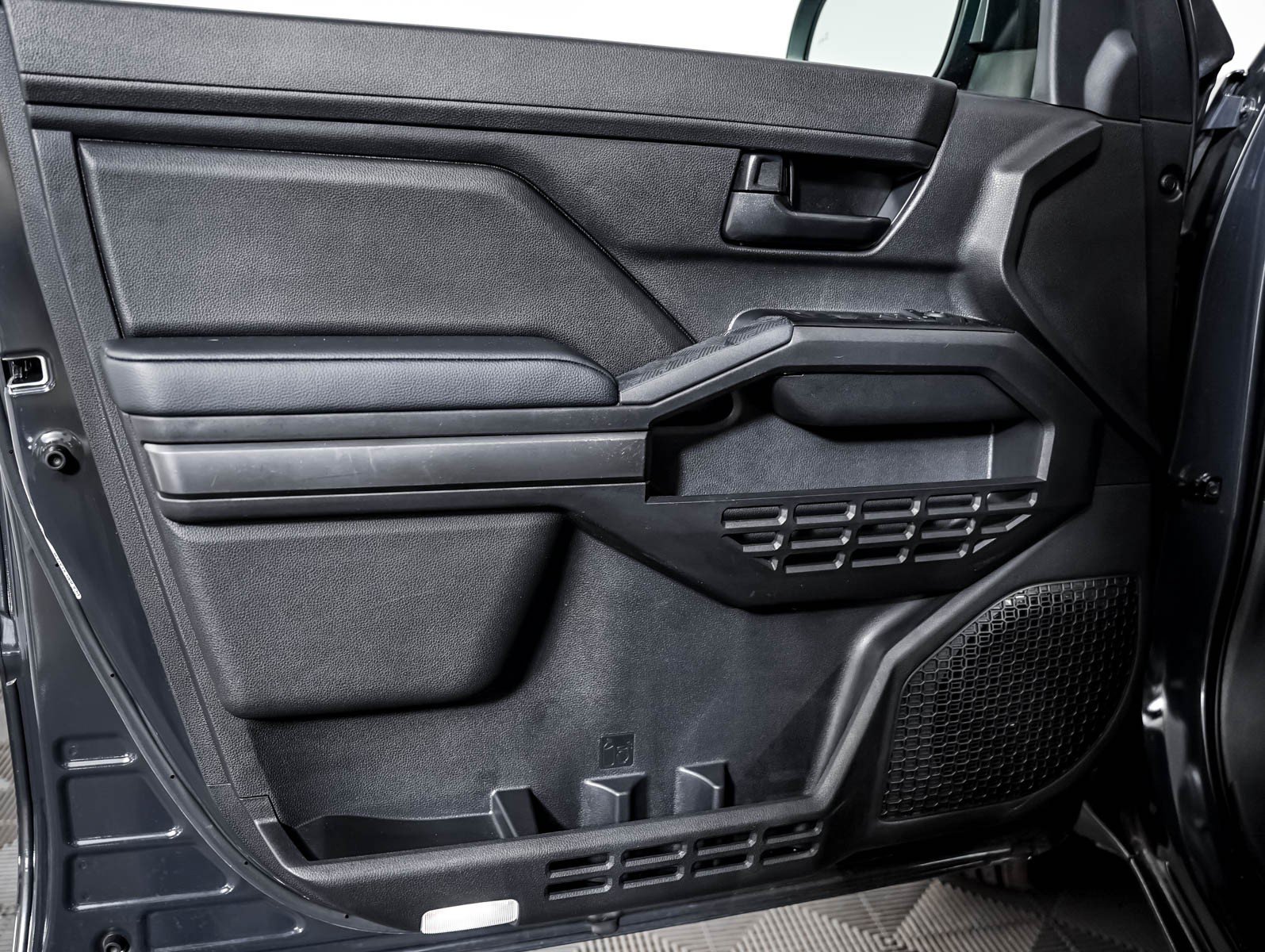 Used 2025 Toyota Tacoma SR5 RWD image 18