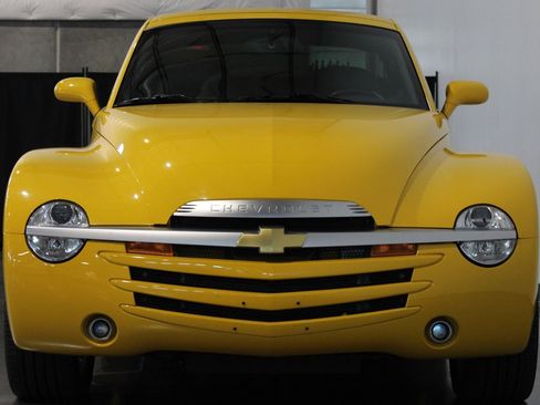 Used 2003 Chevrolet SSR w/ Preferred Equipment Group image 21