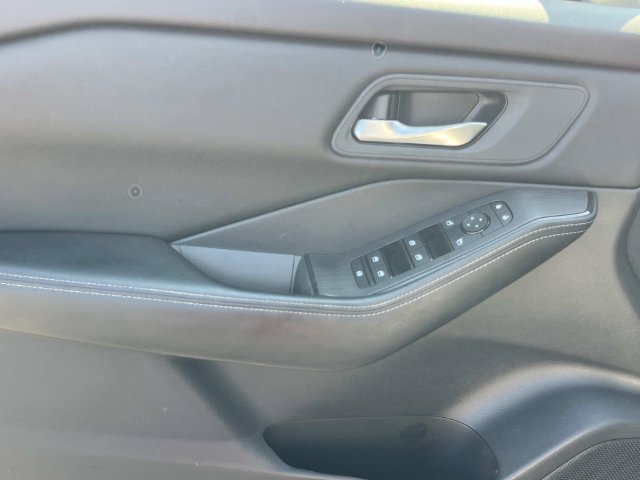 Used 2024 Nissan Rogue SV FWD image 27