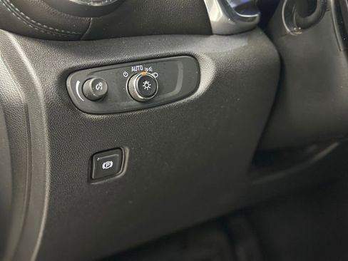 Used 2020 Chevrolet Blazer LT FWD image 16