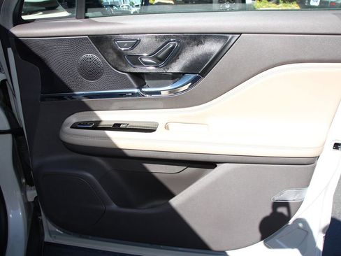 Certified 2023 Lincoln Corsair Reserve w/ Rear Removable Package Tray FWD image 22