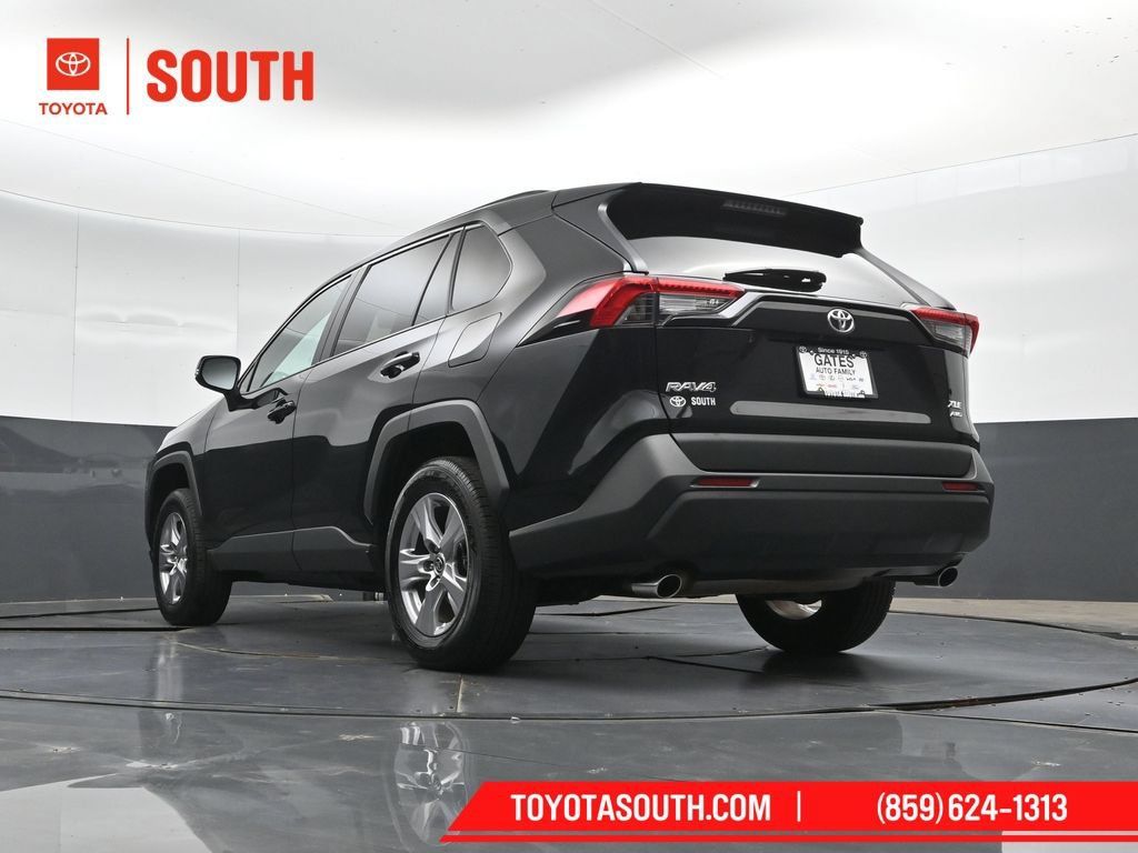 Used 2025 Toyota RAV4 XLE AWD/4WD image 41