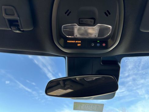 Used 2025 Chevrolet Trax RS w/ Driver Confidence Package image 18