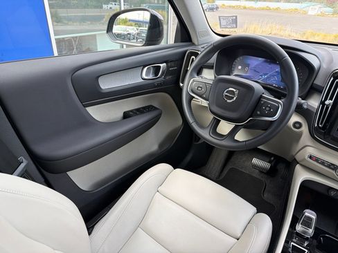 Used 2025 Volvo XC40 B5 Ultra AWD/4WD image 12