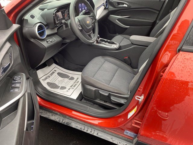 Used 2024 Chevrolet Trax LS w/ LS Convenience Package FWD image 12