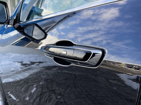 Used 2025 Buick Enclave Avenir image 14