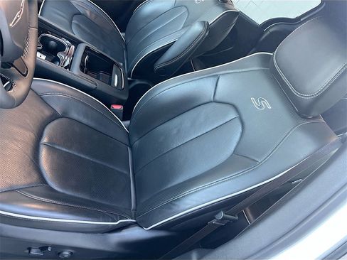 Used 2025 Chrysler Pacifica Limited image 20