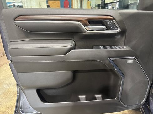 Used 2024 GMC Sierra 3500 SLT w/ SLT Convenience Package image 21