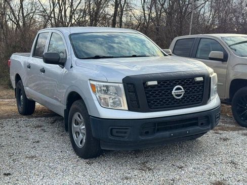 Used 2018 Nissan Titan S w/ S Utility Package image 2