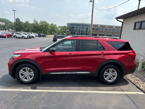 Used 2021 Ford Explorer XLT w/ Equipment Group 202A image 6