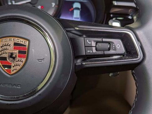 Certified 2025 Porsche Macan image 42