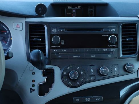 Used 2011 Toyota Sienna LE image 14