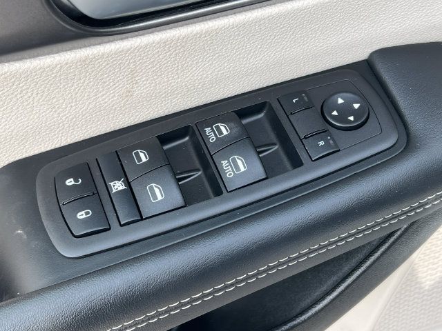 Used 2024 Chrysler Pacifica Touring-L w/ Road Tripper Package FWD image 17