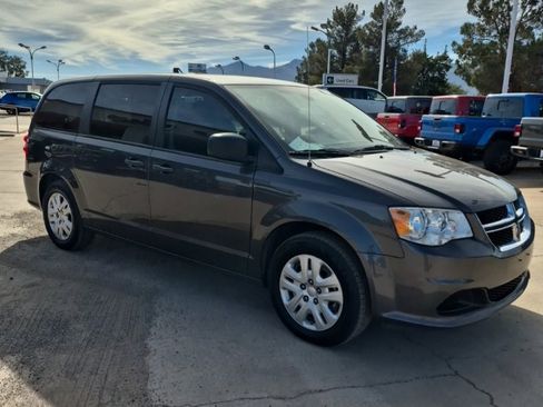 Used 2020 Dodge Grand Caravan SE w/ UConnect Hands-Free Group image 3