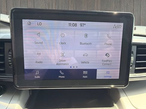 Used 2024 Ford Explorer XLT AWD/4WD image 33