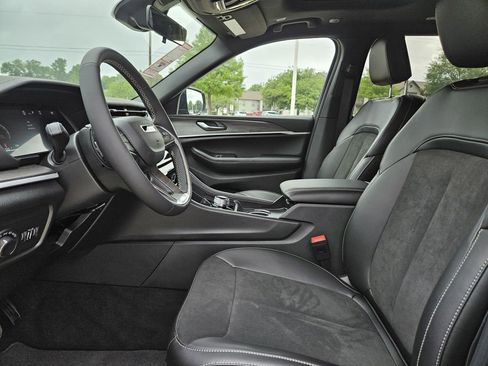 New 2026 Jeep Grand Cherokee L 2WD image 13