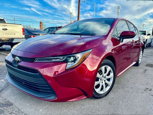 Used 2024 Toyota Corolla LE image 3
