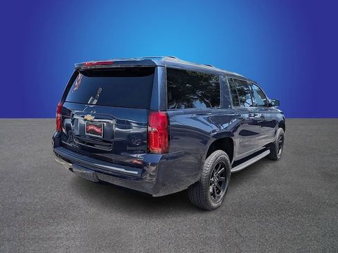 Used 2017 Chevrolet Suburban LT RWD image 5