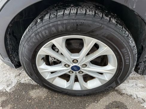 Used 2017 Ford Escape SE w/ Equipment Group 201A image 9