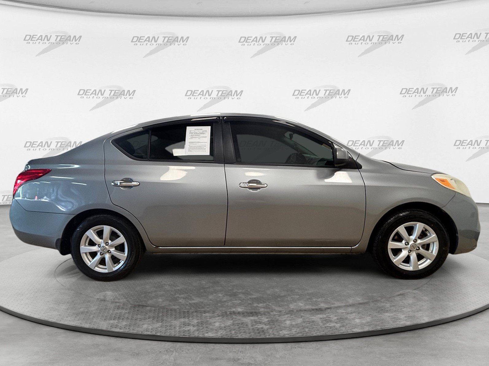 Used 2012 Nissan Versa FWD image 7