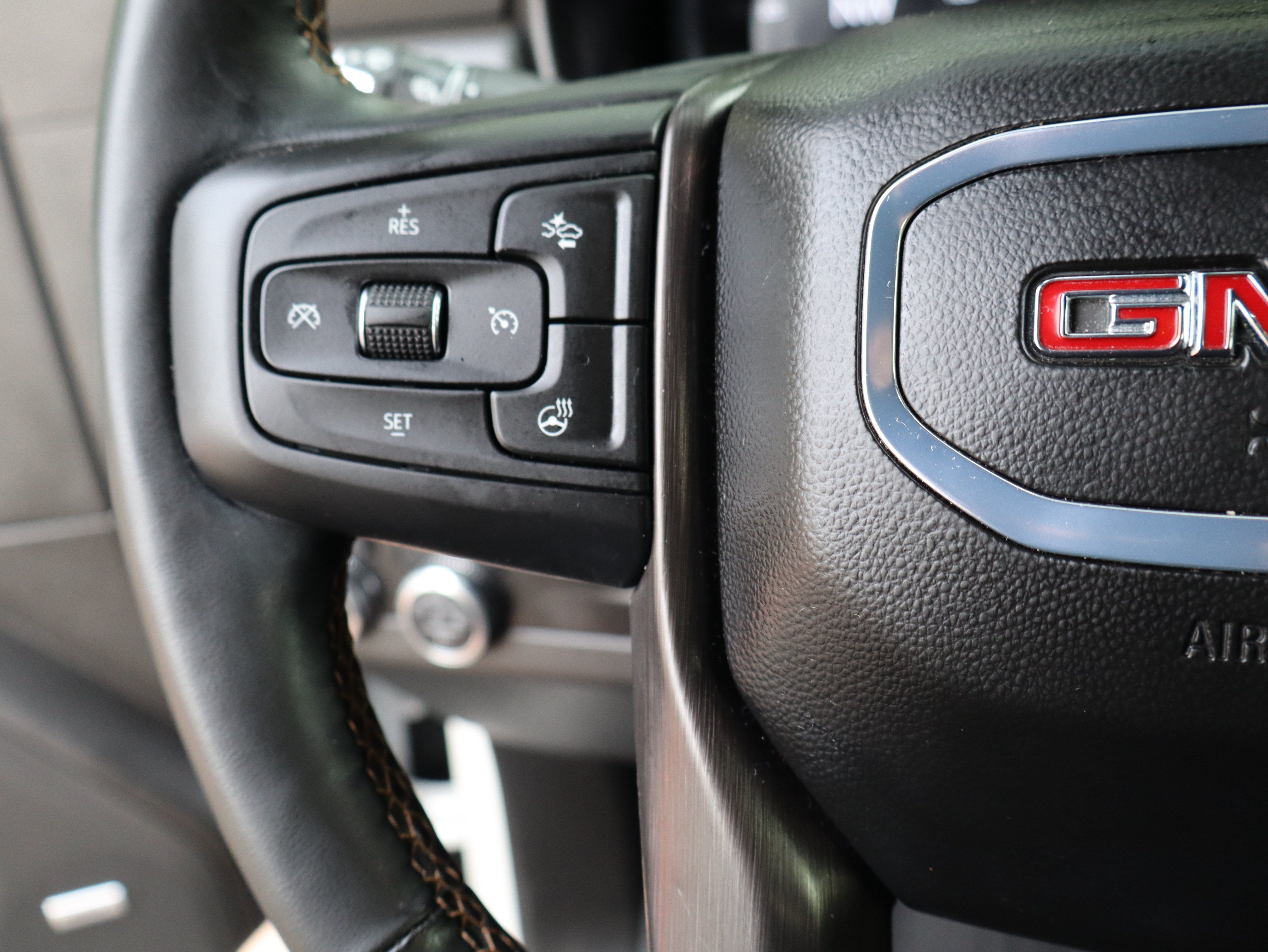 Used 2024 GMC Yukon AT4 w/ Technology Package AWD/4WD image 29