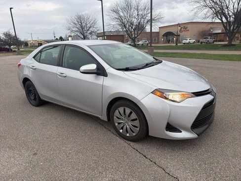 Used 2017 Toyota Corolla LE image 1