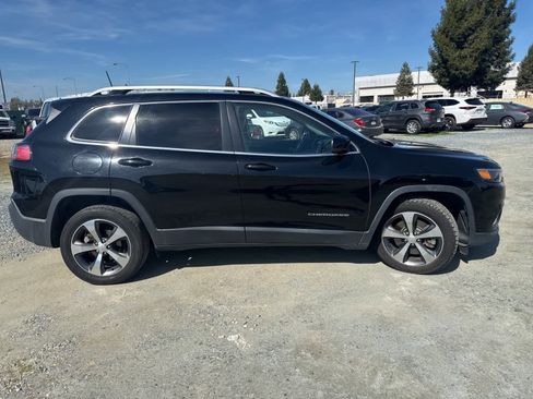 Used 2019 Jeep Cherokee Limited image 4