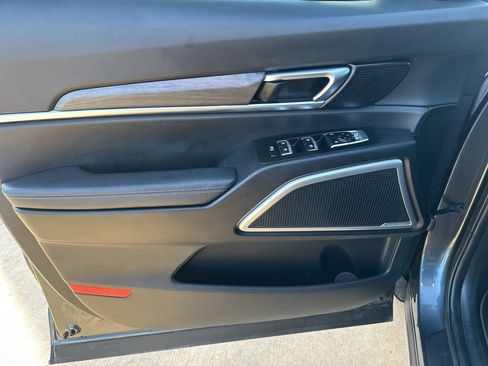 Used 2023 Kia Telluride EX X-Line image 17