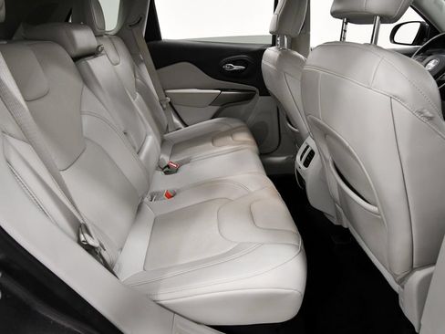 Used 2021 Jeep Cherokee Latitude Lux FWD image 17