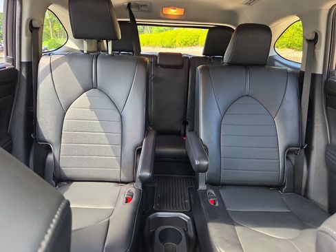 Used 2021 Toyota Highlander XLE AWD/4WD image 35
