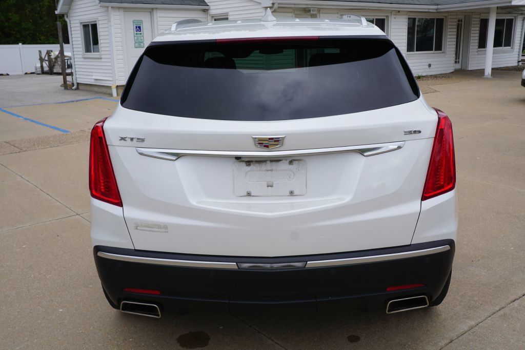 Used 2017 Cadillac XT5 Luxury w/ Driver Awareness Package FWD image 3