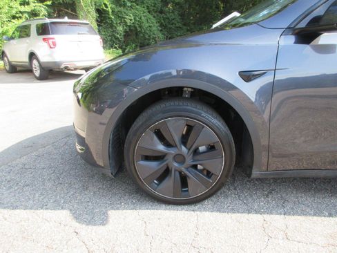 Used 2025 Tesla Model Y Long Range AWD/4WD image 22