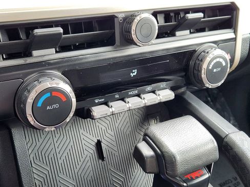 Used 2024 Toyota Tacoma TRD Off-Road image 10