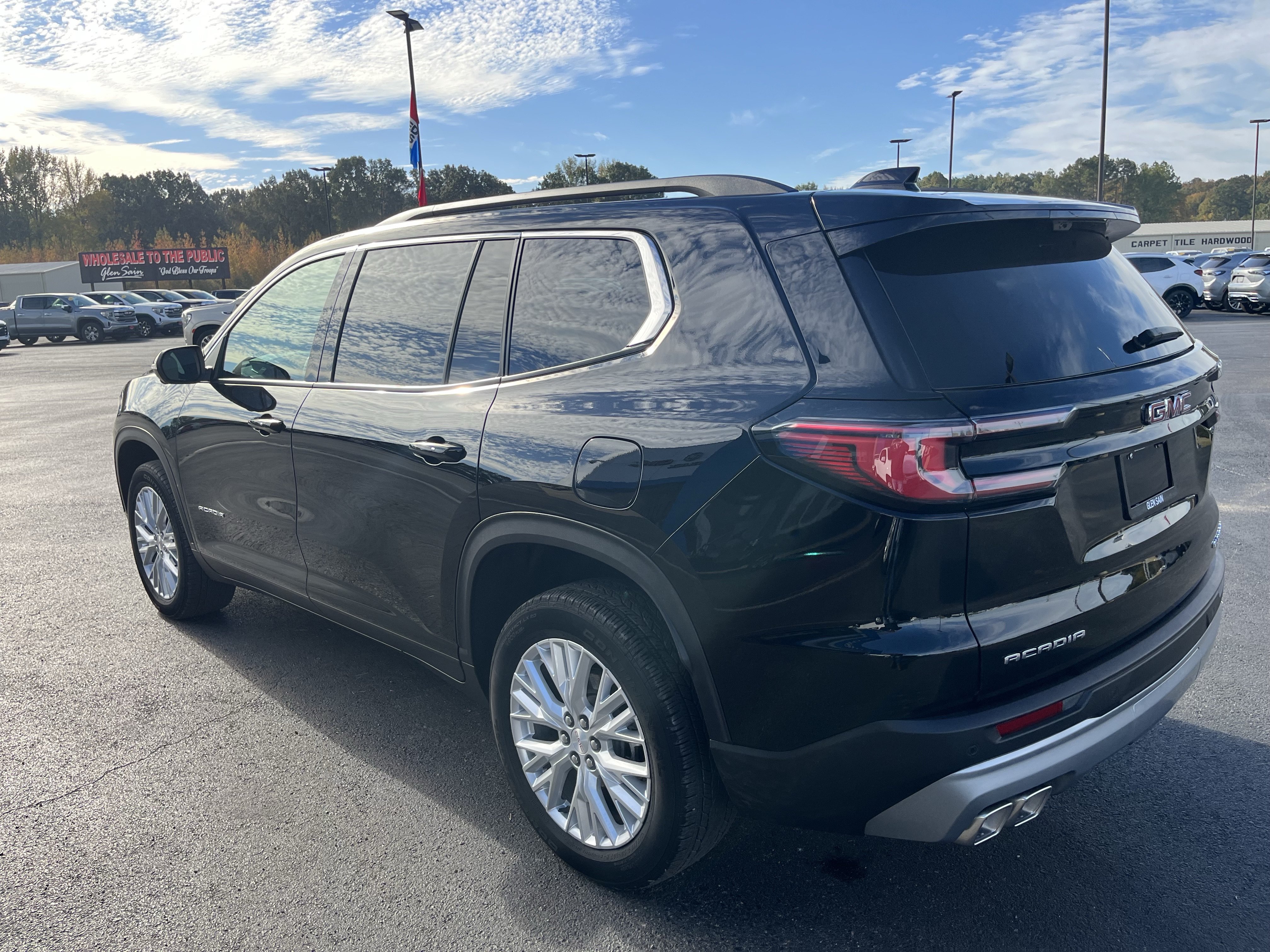 Used 2026 GMC Acadia Elevation w/ Elevation Premium Package FWD image 4