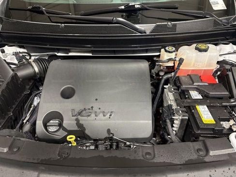 Used 2023 Chevrolet Traverse High Country image 32