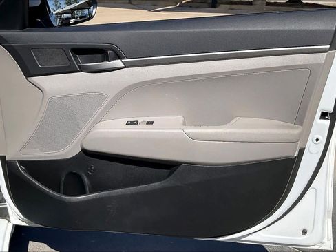 Used 2017 Hyundai Elantra SE image 22