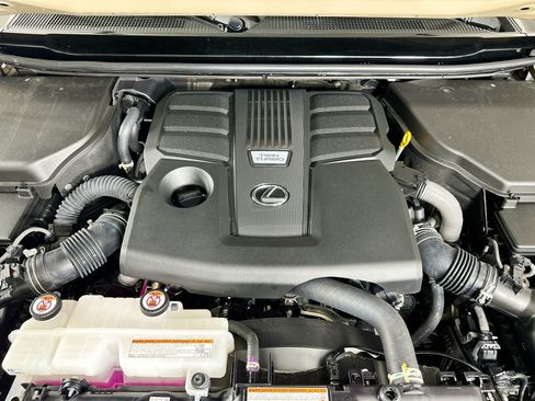 Used 2025 Lexus GX 550 AWD/4WD image 12