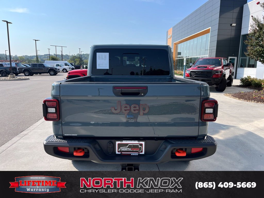 Used 2025 Jeep Gladiator Mojave w/ Convenience Group AWD/4WD image 18
