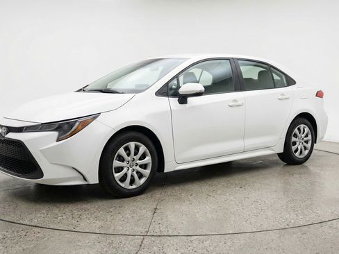 Used 2025 Toyota Corolla LE FWD image 3