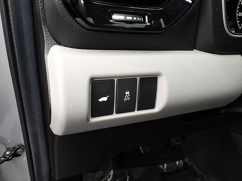 Used 2025 Honda Pilot Touring image 14
