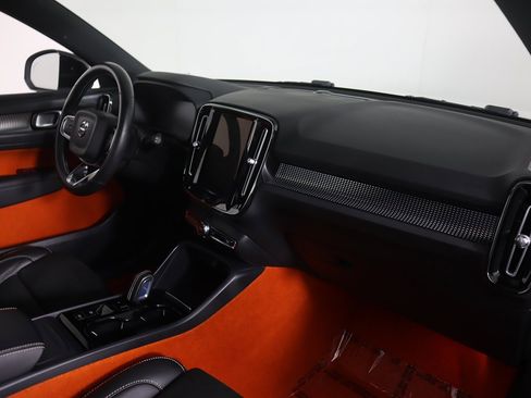 Used 2021 Volvo XC40 T5 R-Design image 29