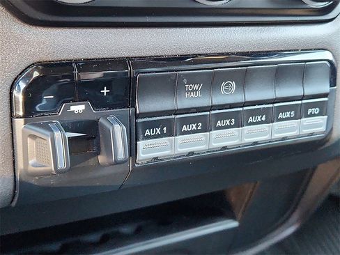 Used 2024 RAM 5500 Tradesman w/ Chrome Appearance Group image 18