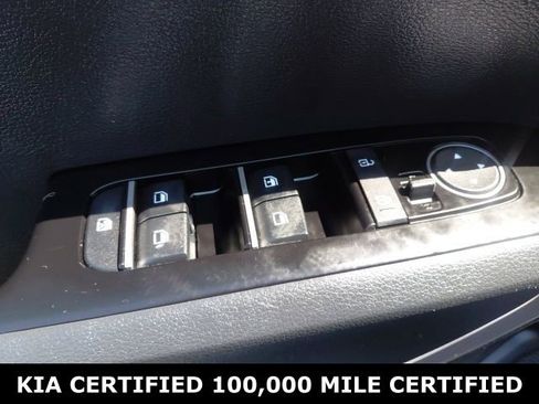 Certified 2025 Kia Soul LX w/ LX Technology Package image 18