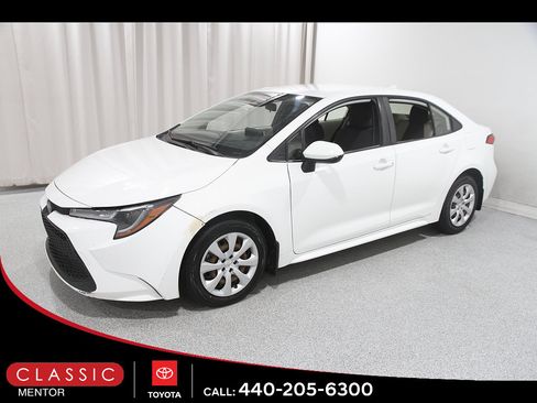 Used 2020 Toyota Corolla LE FWD image 3