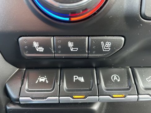 Used 2021 Chevrolet Silverado 1500 High Country w/ Technology Package image 17